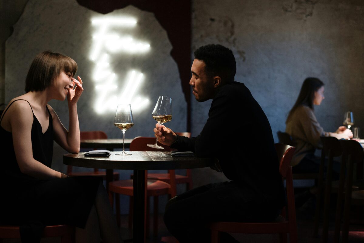 Choisir son psychologue, c'est comme un rendez-vous : un moment d'échange pour trouver la personne avec qui on se sent en confiance.