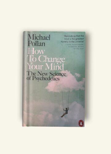 Couverture du bestseller How to Change Your Mind de Michael Pollan, explorant la science des psychédéliques.