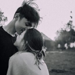 Style d’attachement : Es-tu anxieux, évitant ou sécure en amour ?